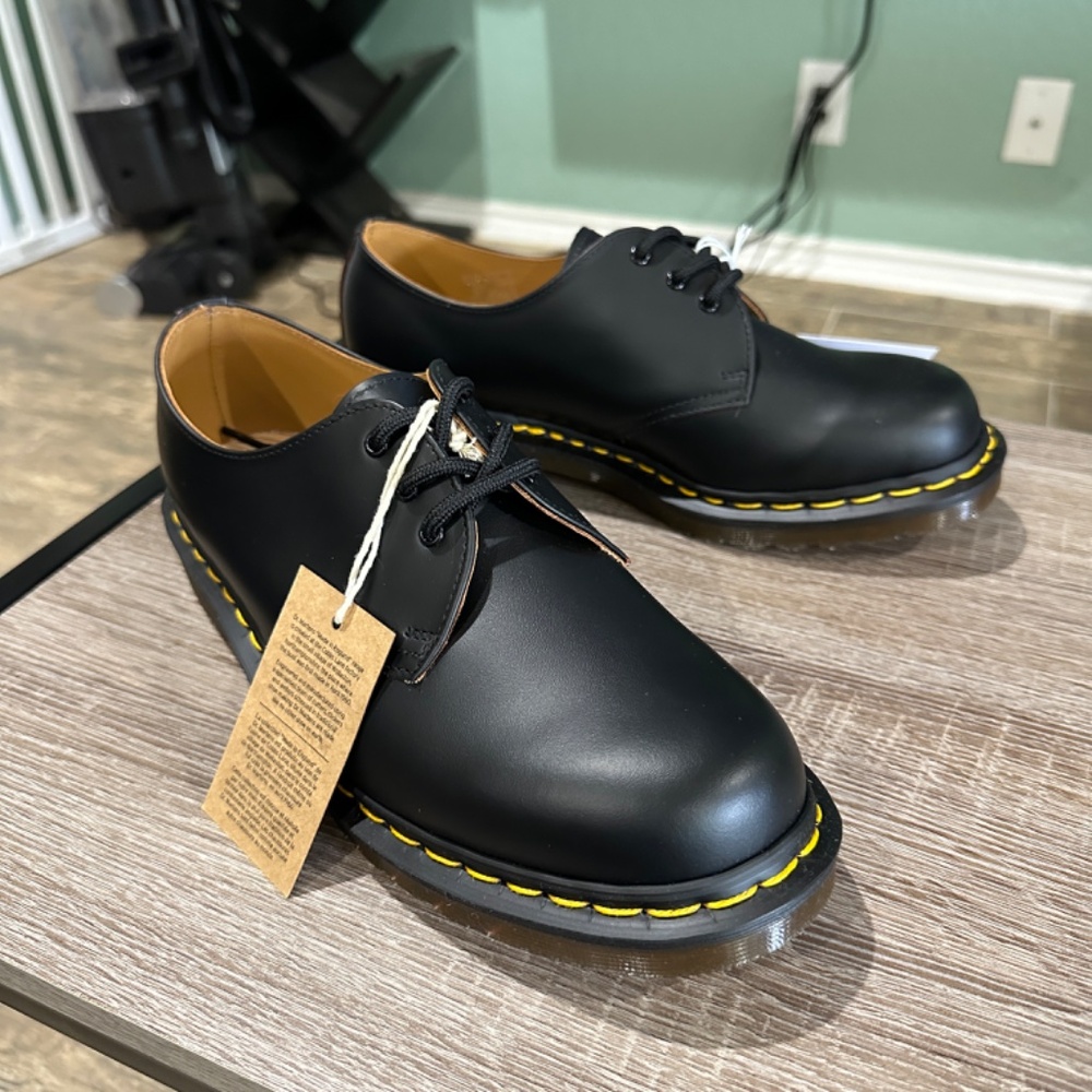 Dr. Martens 1461 Oxford Made in England Size 8 US Men new with tags